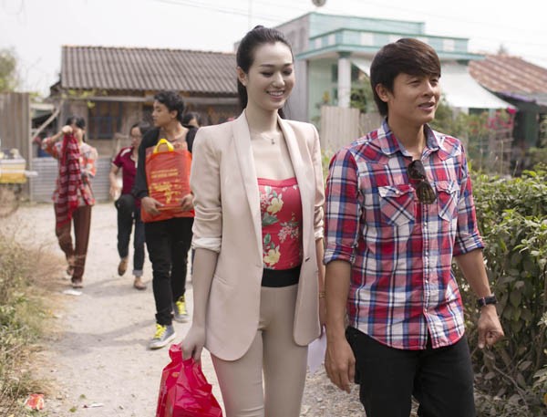Khánh My trao quà Tết cho người nghèo - ảnh 6